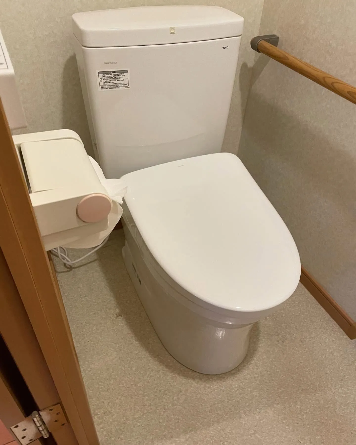 トイレの交換をさせていただきました。