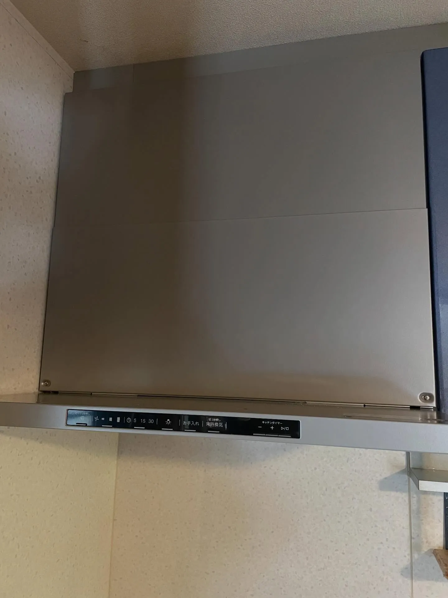レンジフードの取替させていただきました。