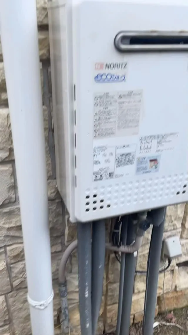 ガス給湯器の取替工事をさせていただきました。