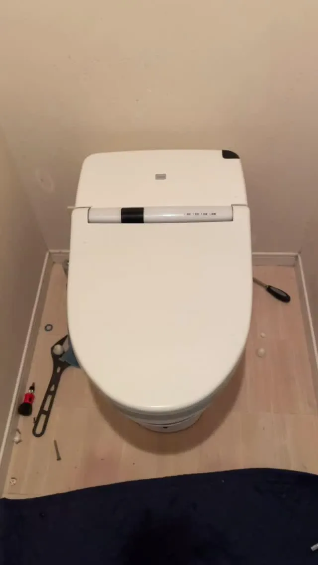 トイレの取替工事をさせていただきました。