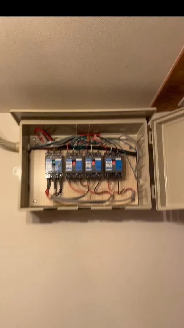 店舗にて動力の新設工事をさせていただきました。