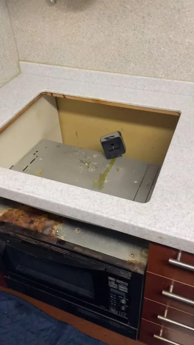 IHクッキングヒーターの取替工事をさせていただきました。