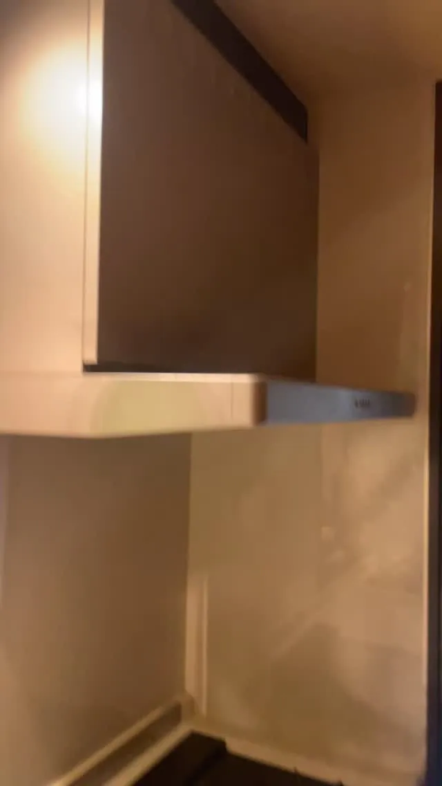 年末レンジフード3台、ガス給湯器２台、電気温水器の取替工事を...